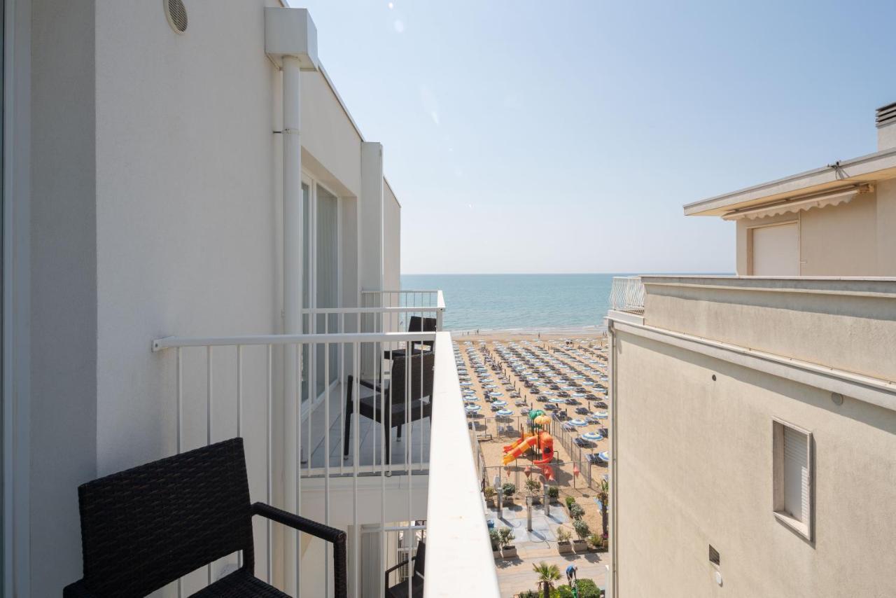 Hotel Boston 3 Stelle Superior Frontemare Lido di Jesolo Esterno foto